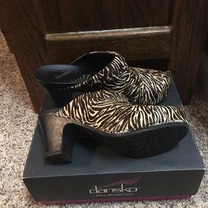 Dansko Closed toe, open back heels size 9